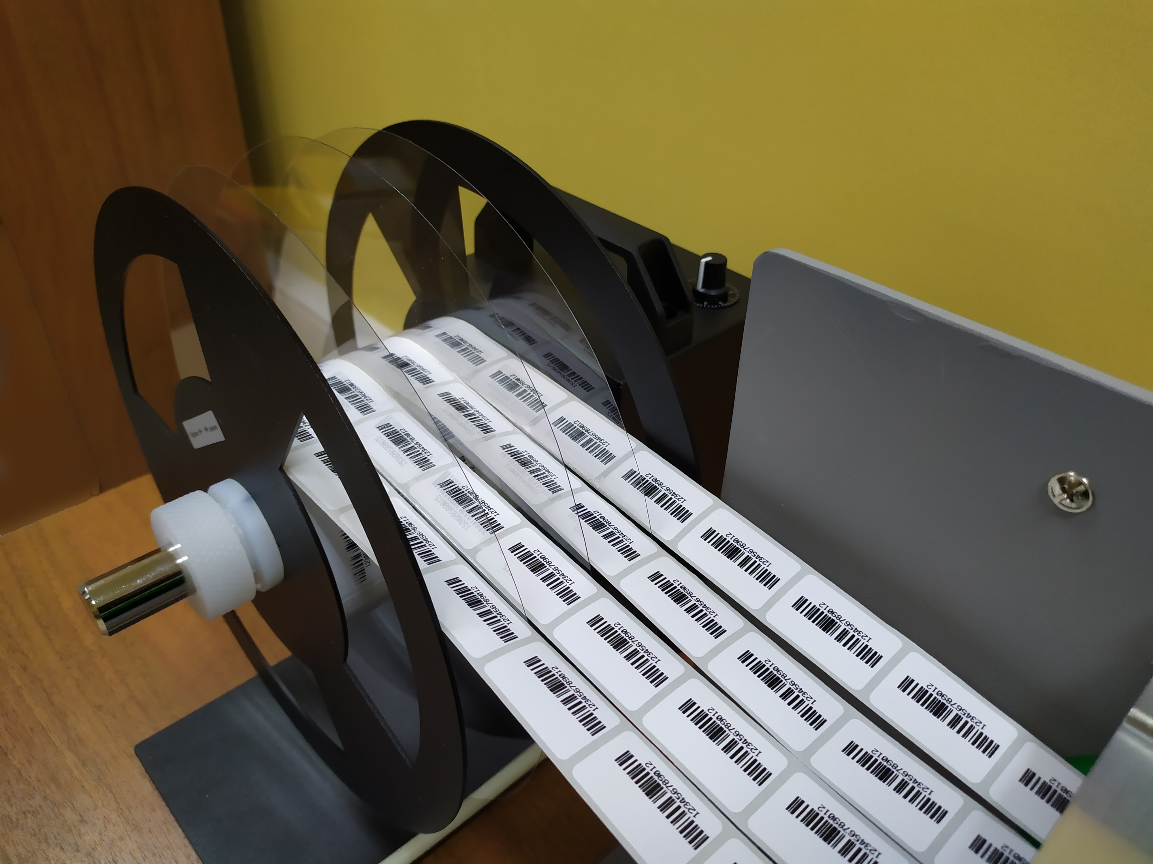 Внешний продольный разрезчик этикеток Strong170