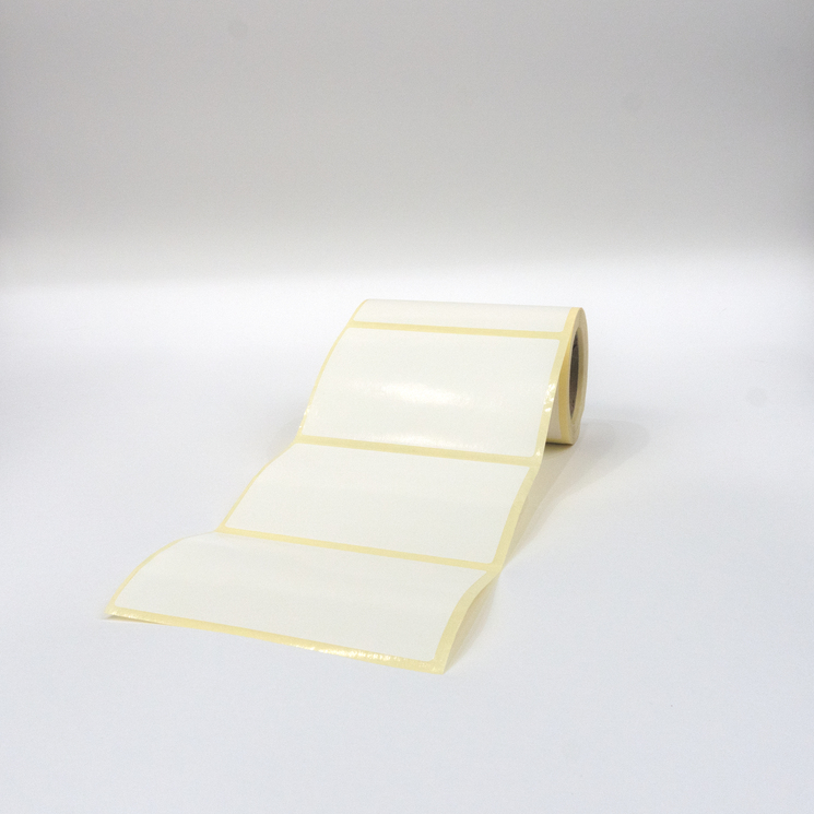 Этикетки 58х40 мм, полуглянец, 700 шт/р, 60 рул/коробка, диаметр втулки 40 мм (1,5 дюйма)