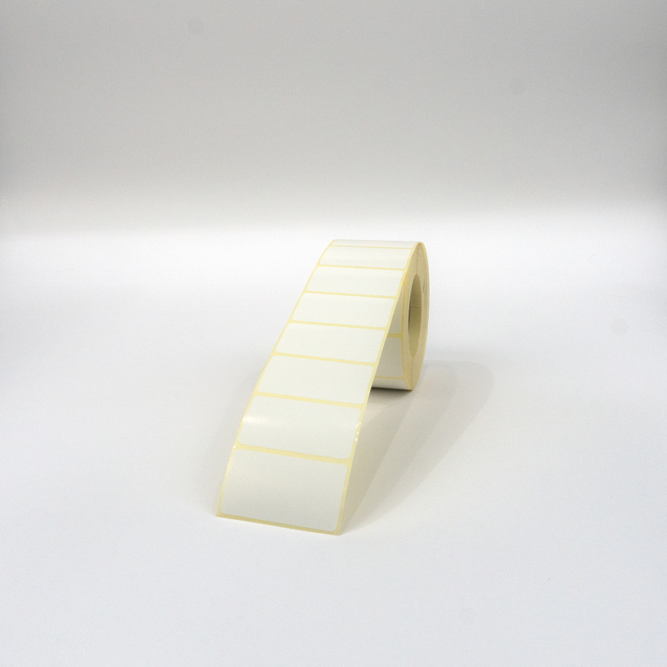 Термотрансферные этикетки 30х20 мм, полуглянец, 2000 шт/р, диаметр втулки 40 мм (1,5 дюйма)