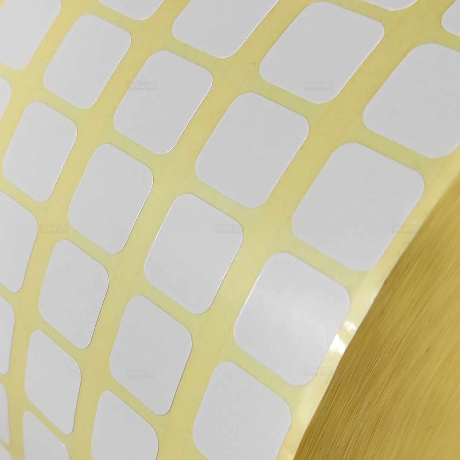 Термотрансферные этикетки 15х15 мм (5 рядов), полуглянец, 50000 шт./р., диаметр втулки 76 (2,9 дюйма)