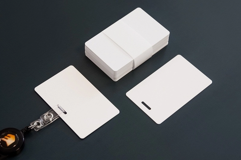 Бесконтактная смарт-карта EM-Marine ISO, без номера, белая