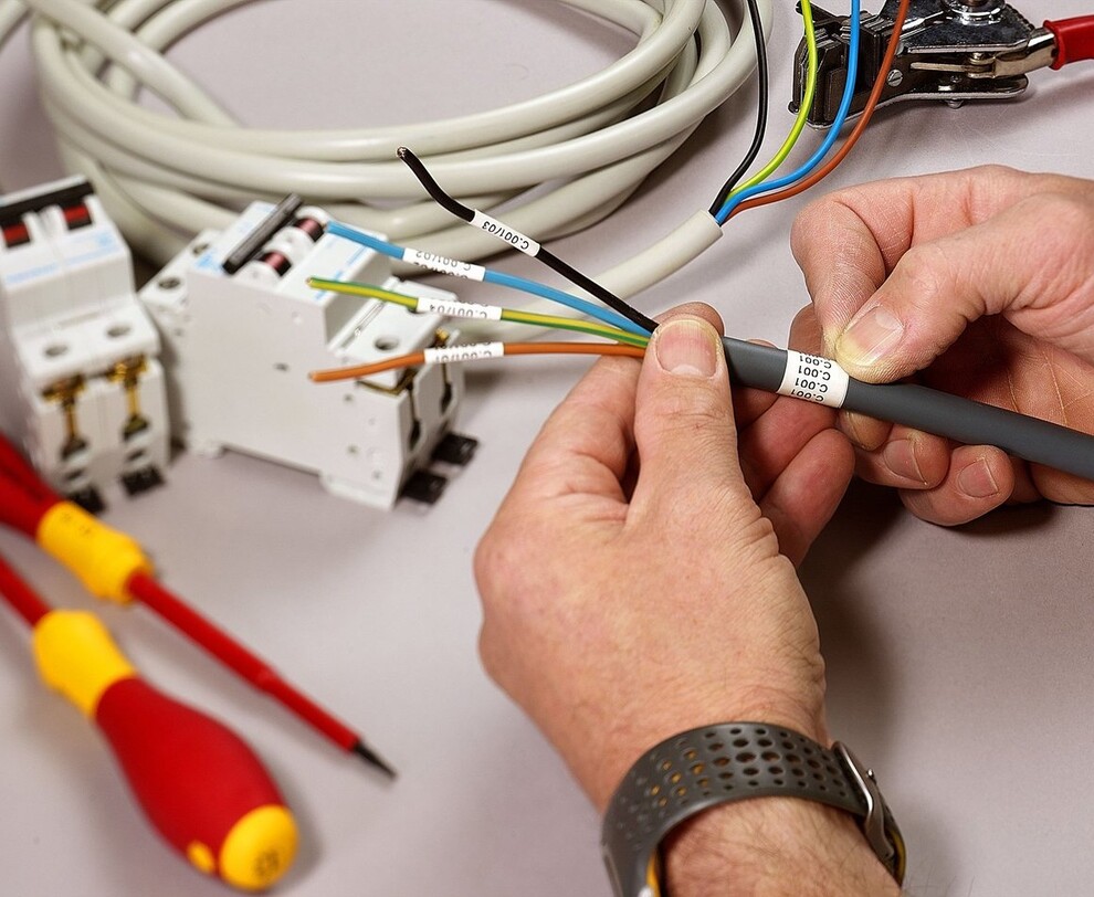 Принтер для печати наклеек Brother E100 Pro