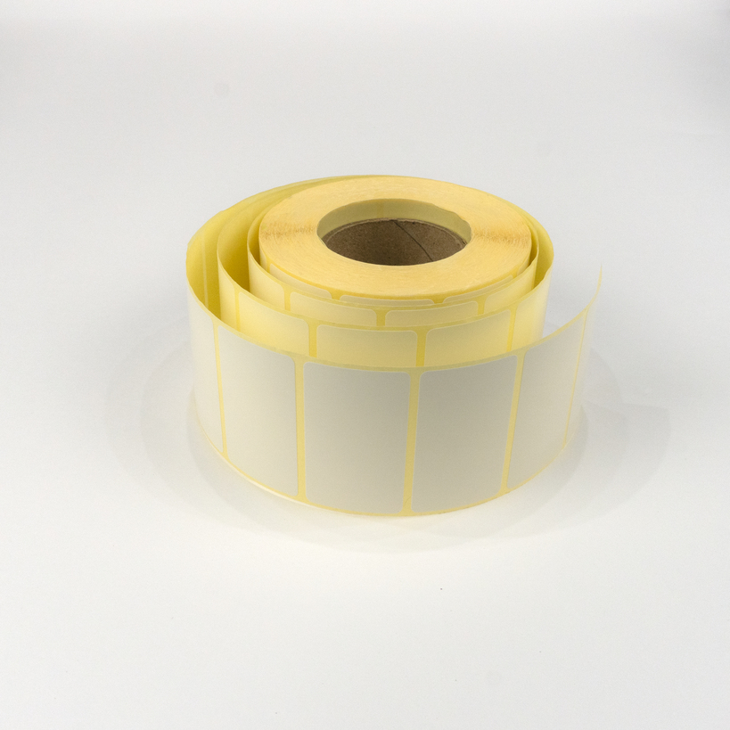 Термотрансферные этикетки 30х20 мм, полуглянец, 2000 шт./р., 70 рул./коробка, диаметр втулки 40 мм (1,5 дюйма)